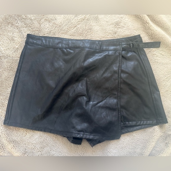 American Eagle Faux Leather High Rise Skort Sz 18 NWT Wrap Black - Picture 6 of 16